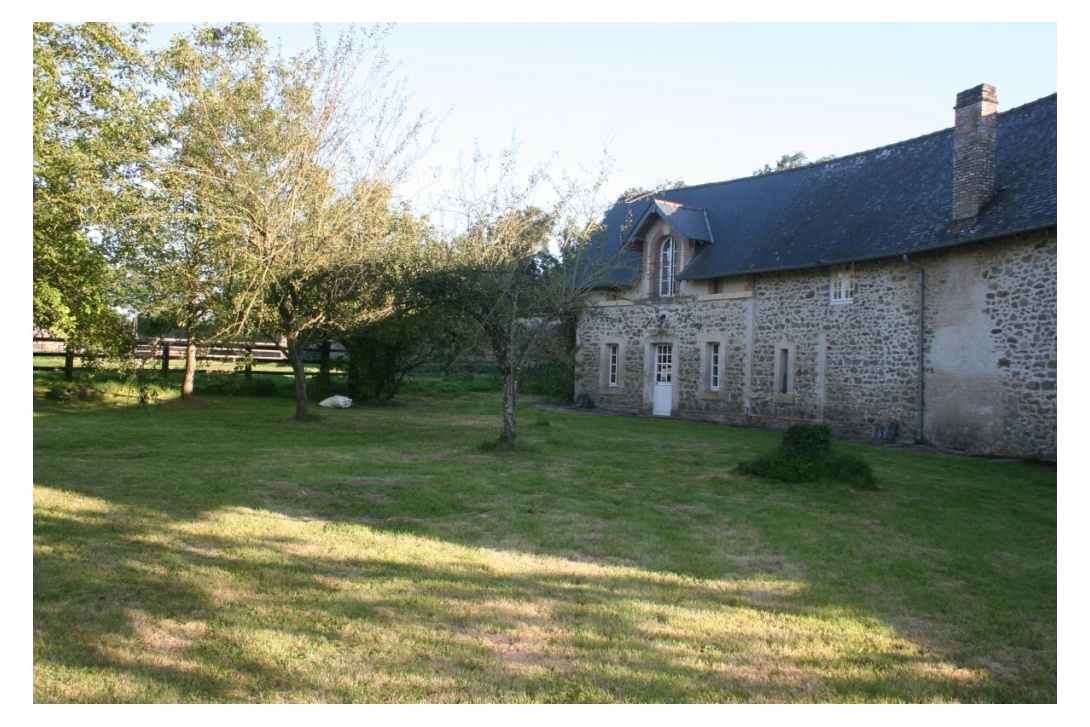 Le gîte (côté jardin)